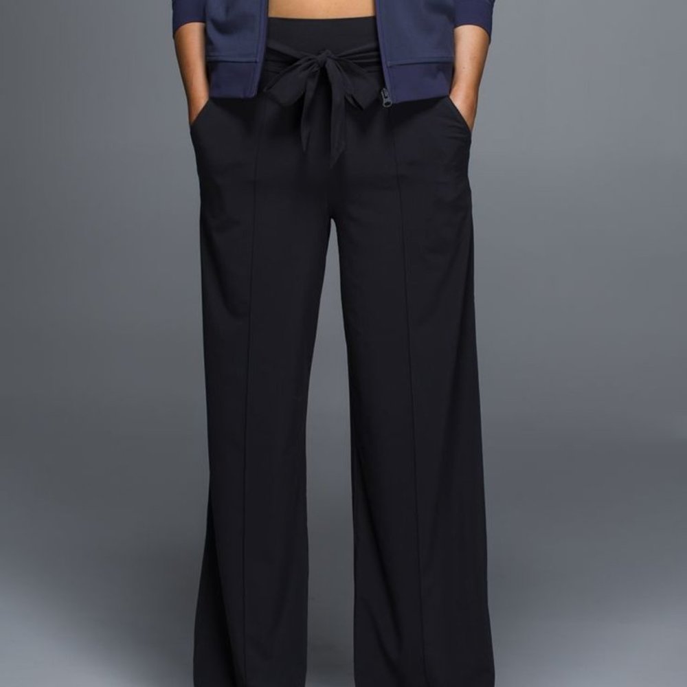 SOLD ✨ Black Lululemon Noir pant Size 6